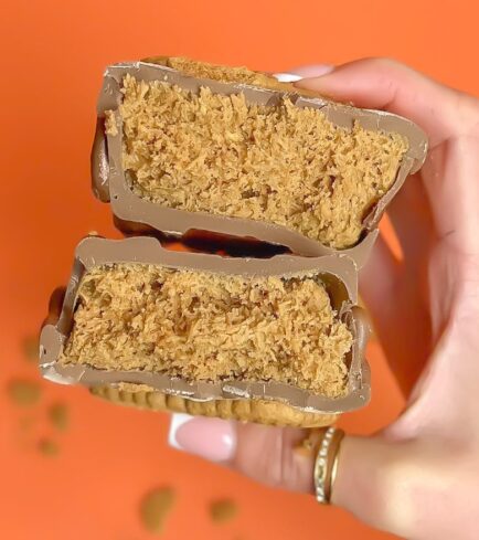 Biscoff and Kunafa Stuffed Chocolate Bar