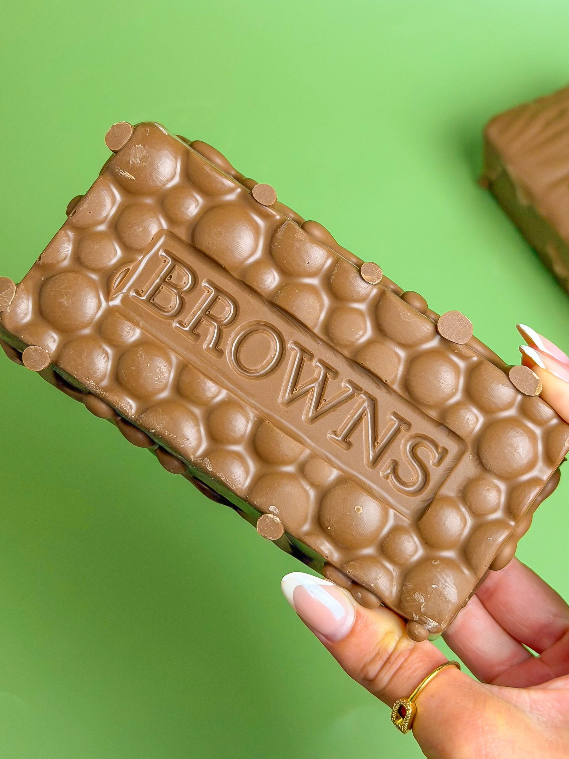 Merry Grinchmas Bar - 400g Mint Chocolate Kunafah & Digestive Biscuits in Belgian Milk Chocolate Shell Perfect for Gifting - Image 6