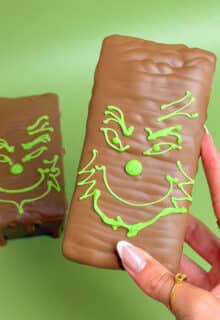 Merry Grinchmas Bar - 400g Mint Chocolate Kunafah & Digestive Biscuits in Belgian Milk Chocolate Shell Perfect for Gifting